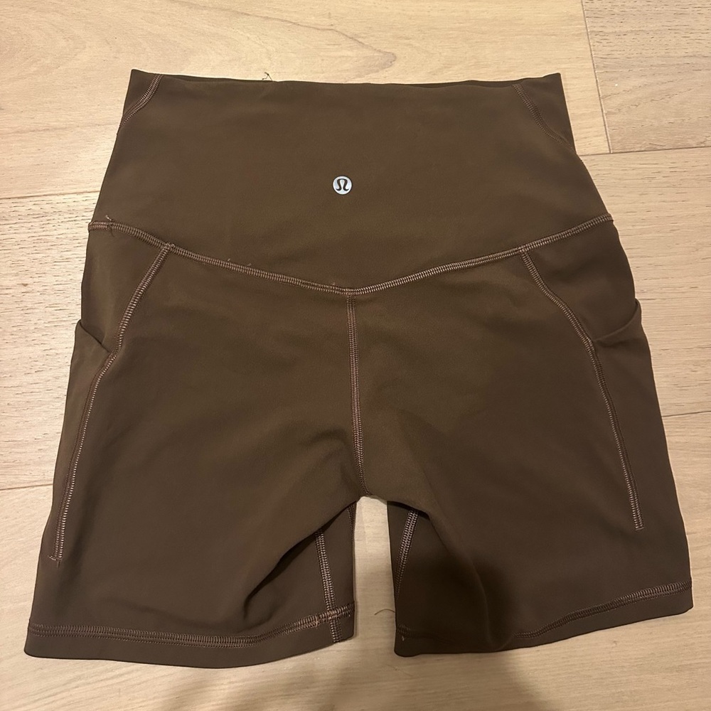 lululemon Women's Brown Bike Shorts with pockets